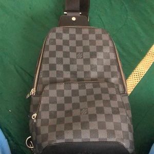 Louis Vuitton avenue sling bag
